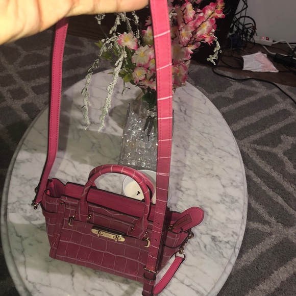 RARE LIMITED Sample Coach Pink Croc Leather Swagger Crossbody - Picture 5 of 15